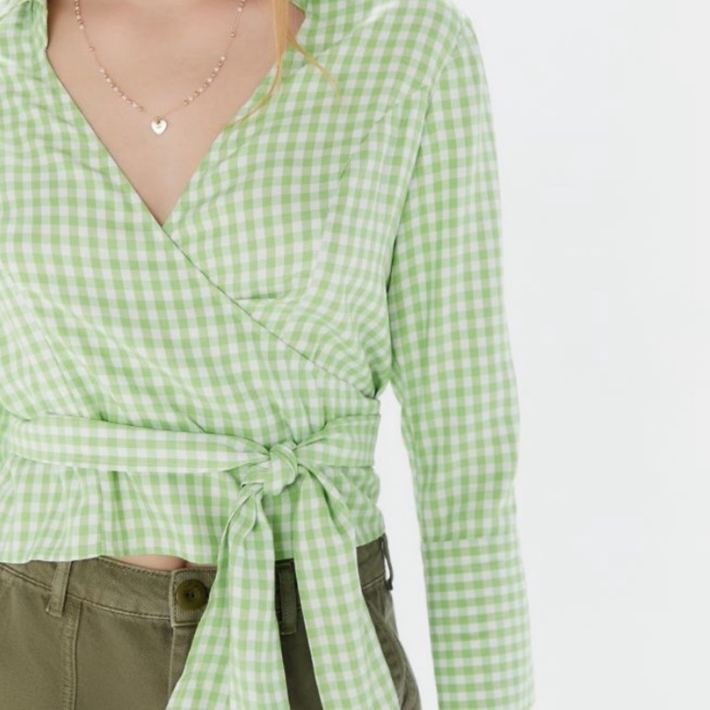Urban Outfitters Gingham Cropped Tie Blouse